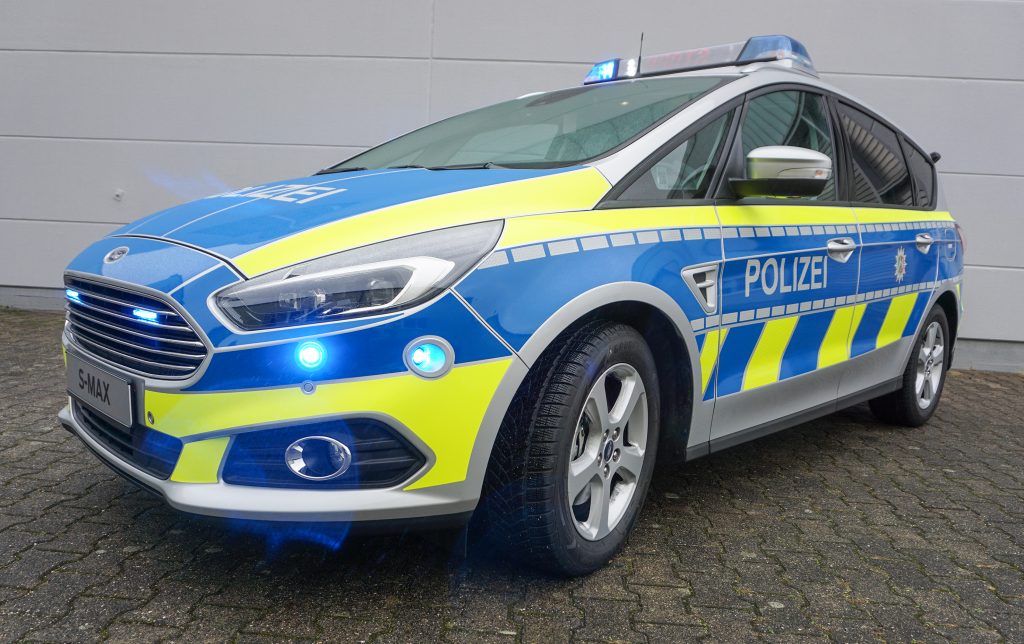 Polizei in Nordrhein-Westfalen fährt zukünftig Ford S-MAX Funkstreifenwagen